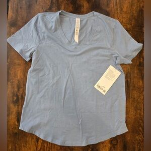 Lululemon Women's Light Blue V-Neck T-Shirt Size 6 New